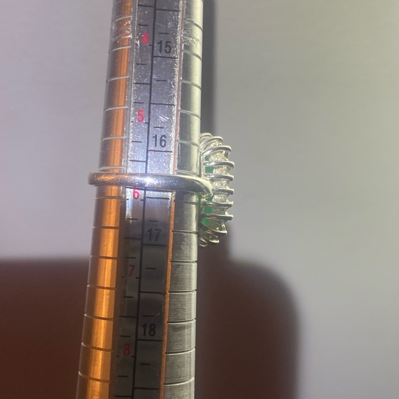 Emerald Ring - Picture 6 of 13